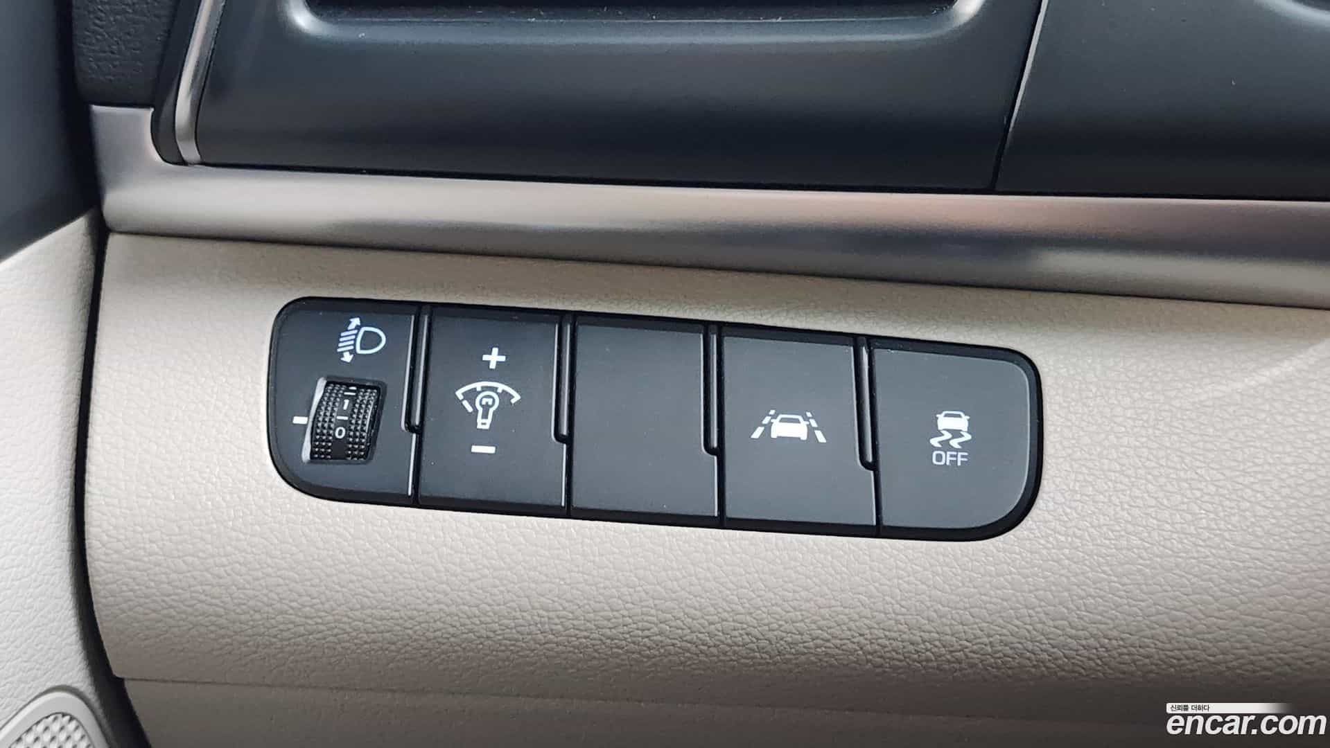 AVANTE Hyundai 2019.5-OPTION-041
