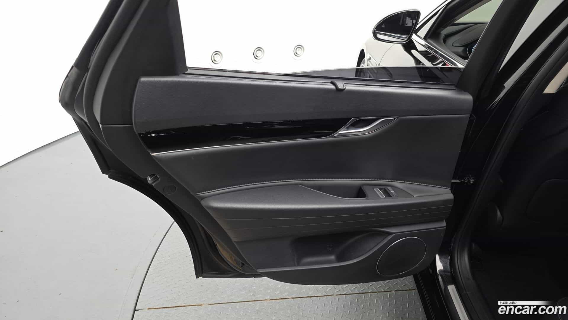 G80 Genesis 2023.3-INNER-035