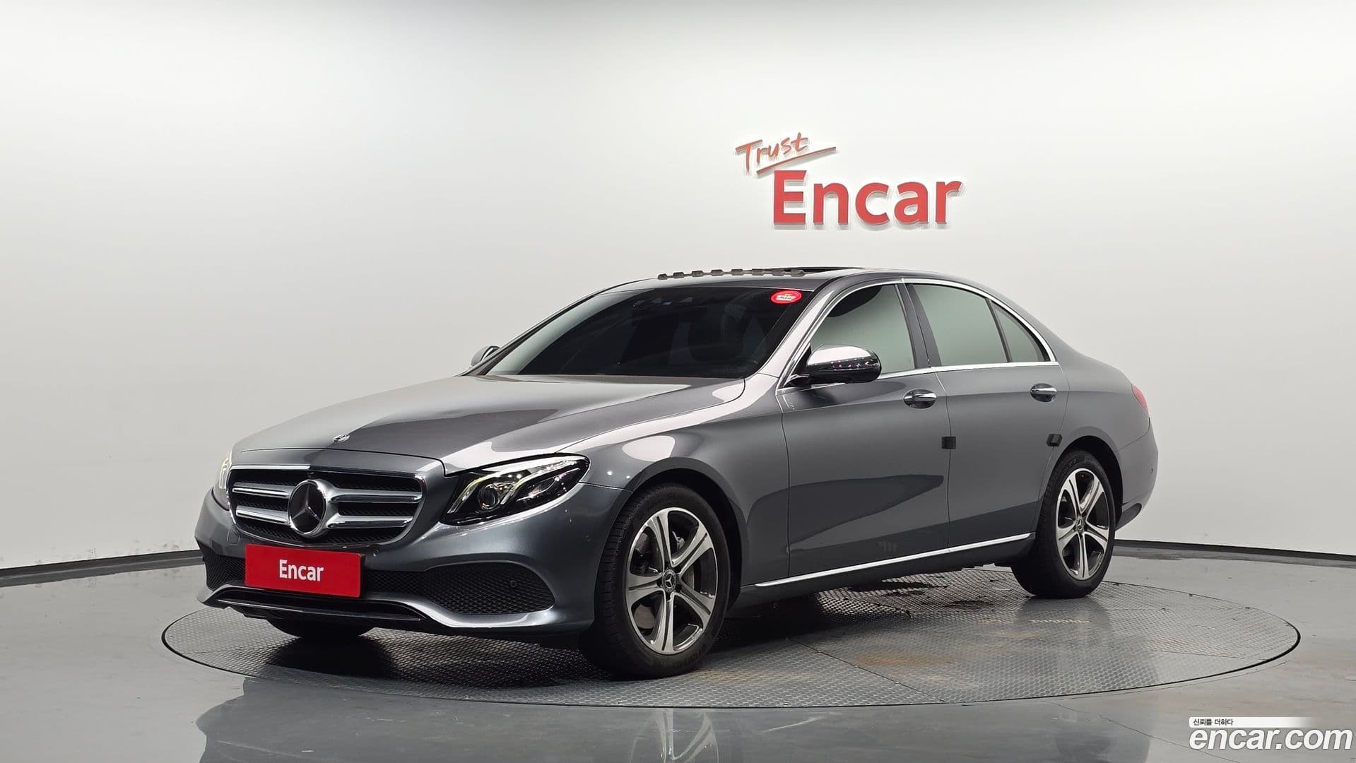 Main__Slider__Photo:E-Class Mercedes-Benz 2017.6-0