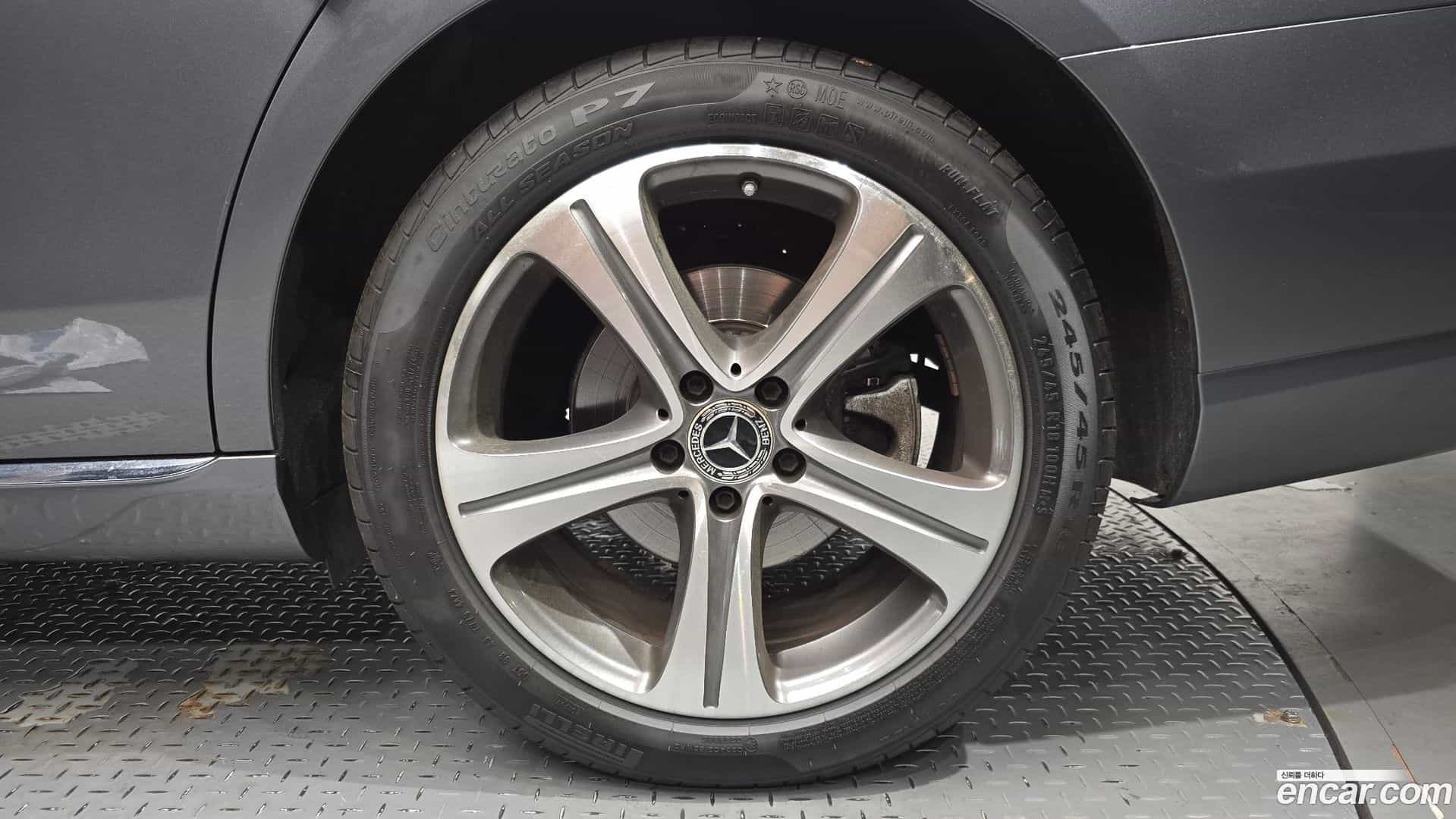 E-Class Mercedes-Benz 2017.6-OUTER-031