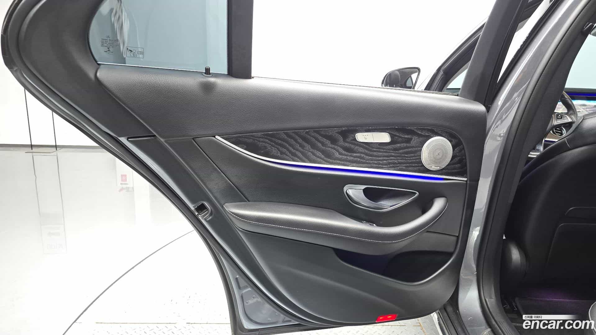 E-Class Mercedes-Benz 2017.6-INNER-035