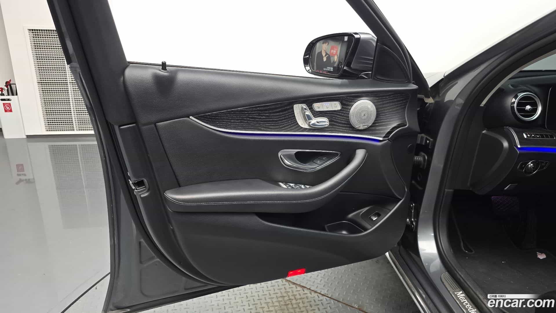 E-Class Mercedes-Benz 2017.6-OPTION-040