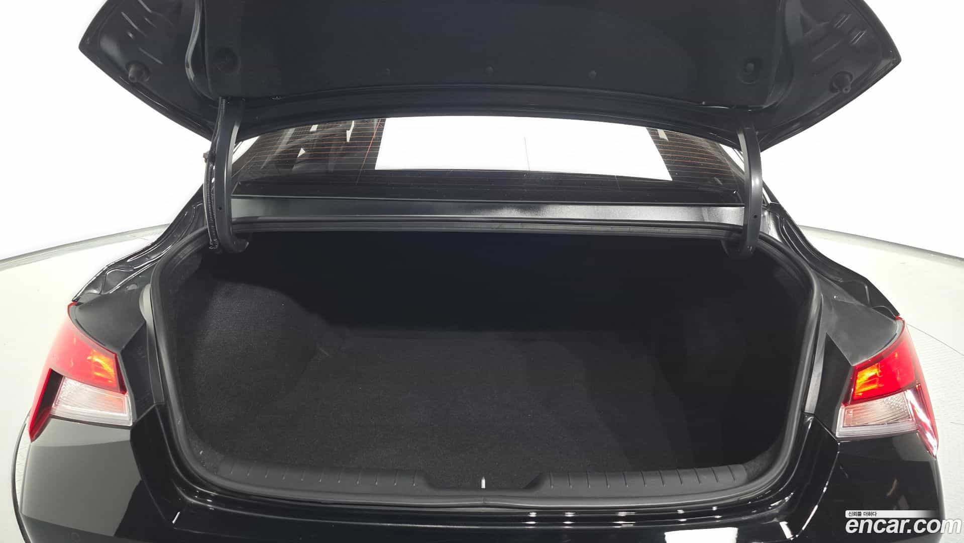 AVANTE Hyundai 2023.0-OPTION-024