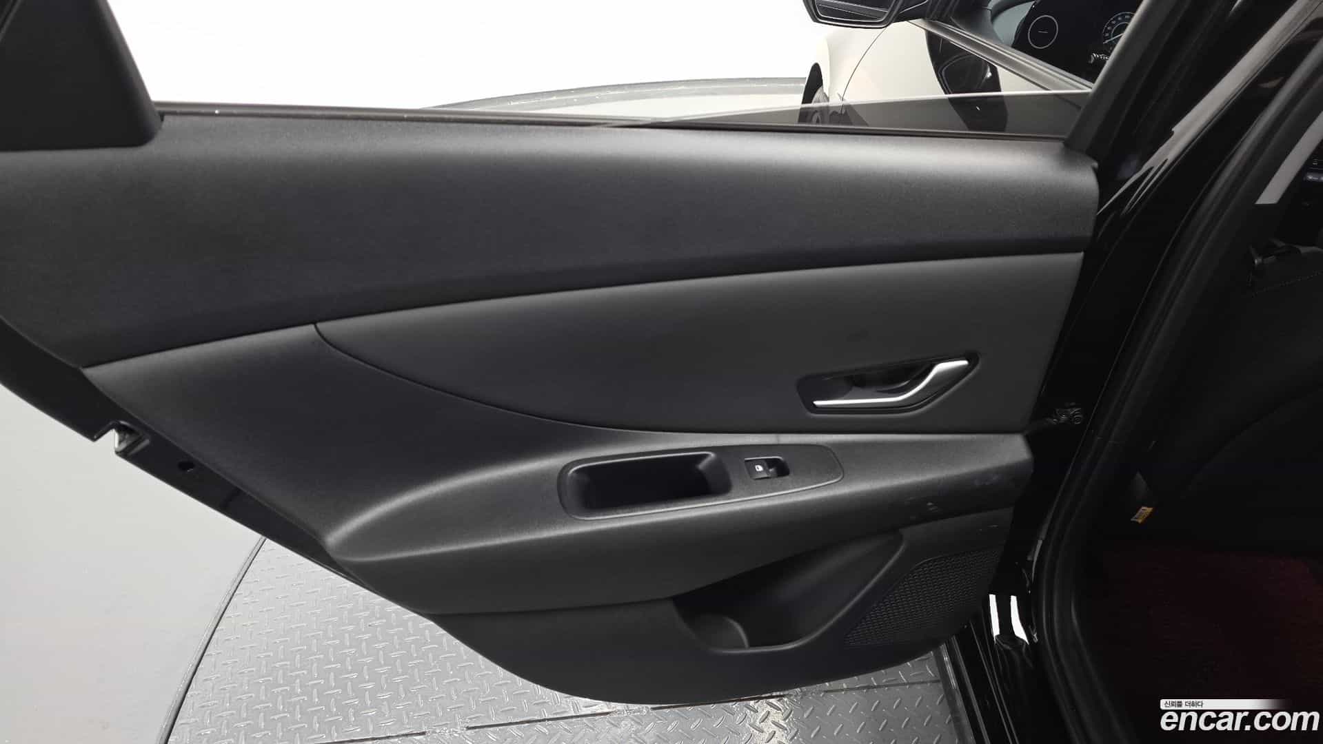 AVANTE Hyundai 2023.0-INNER-035