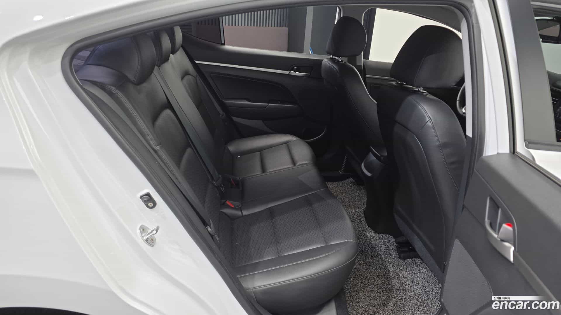 AVANTE Hyundai 2019.9-OPTION-015