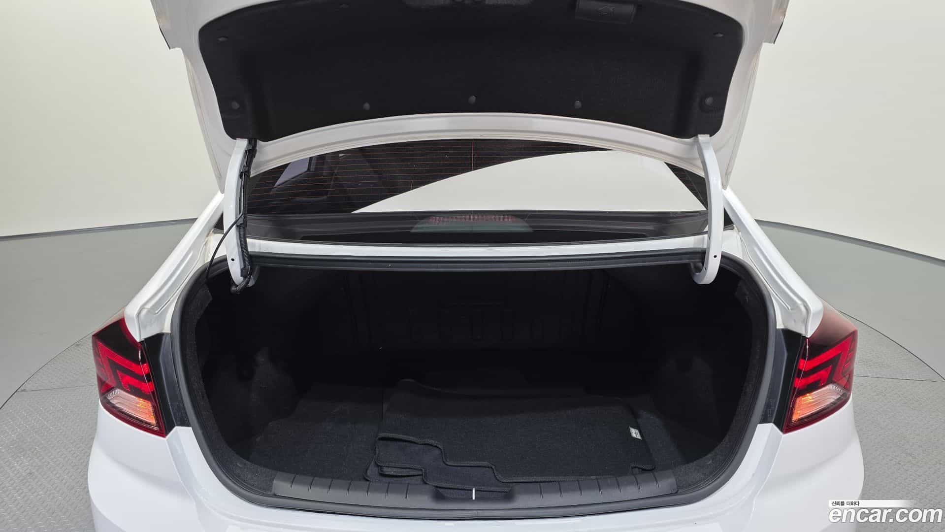 AVANTE Hyundai 2019.9-OPTION-024