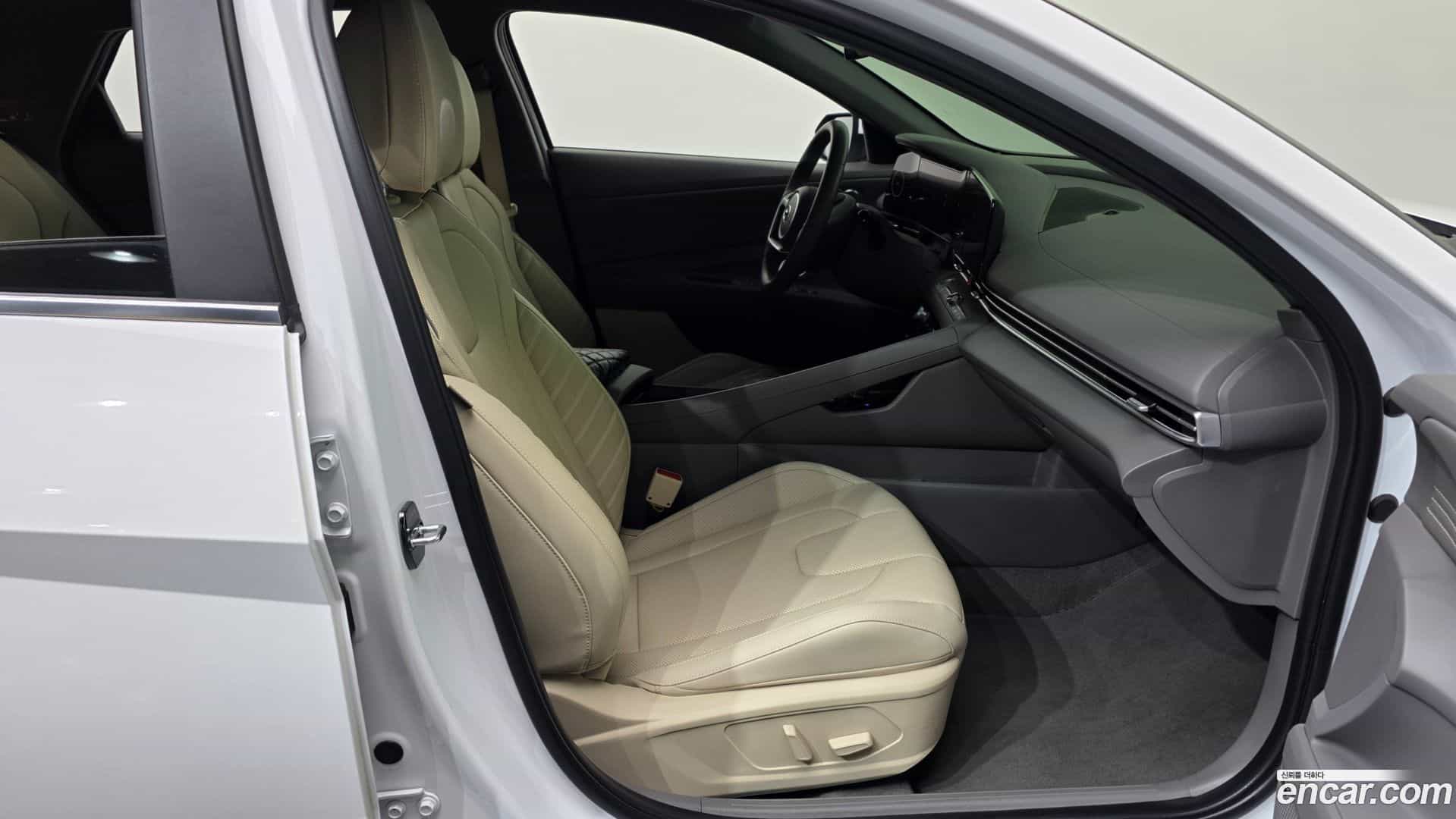 AVANTE Hyundai 2023.0-OPTION-015