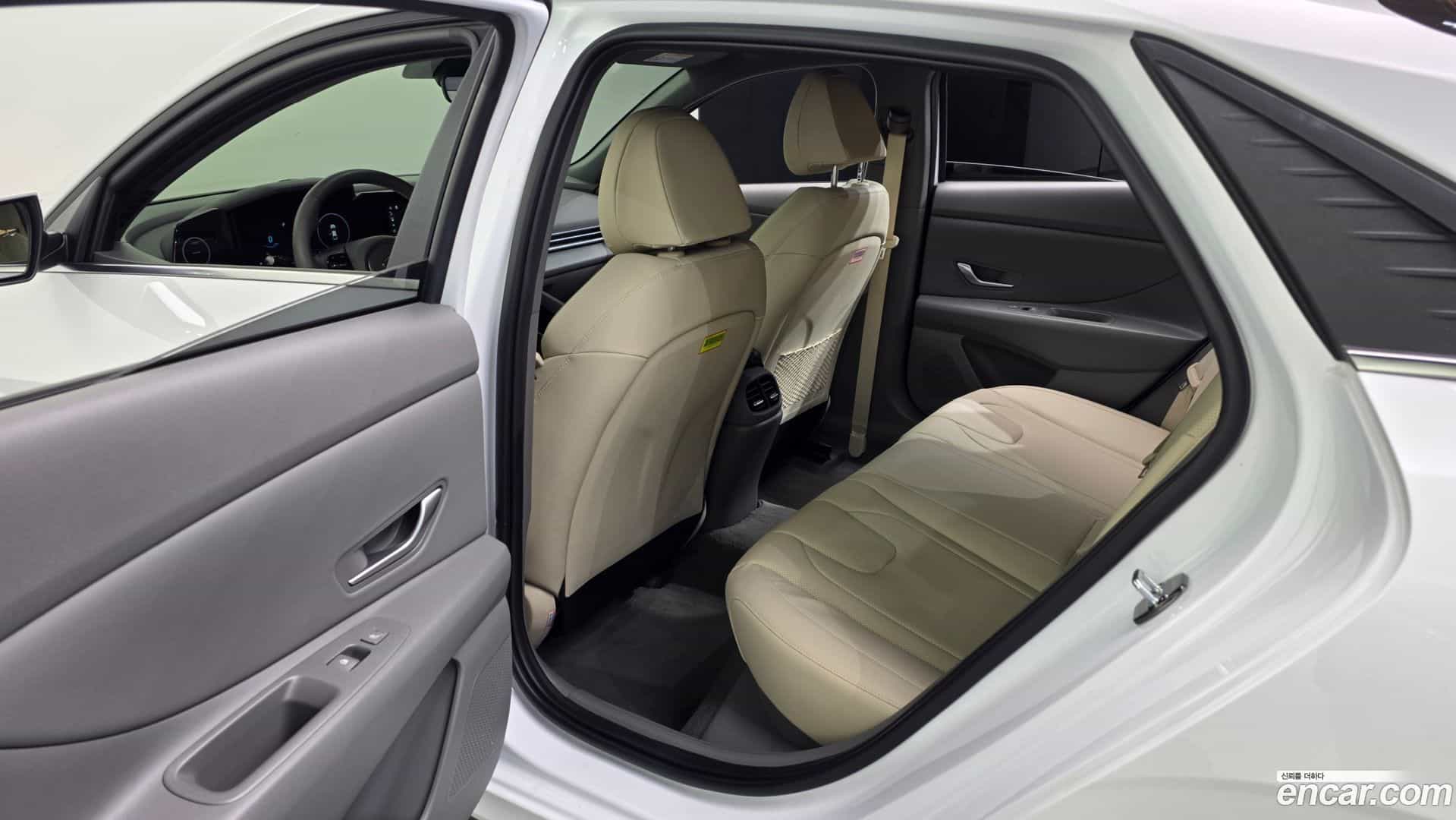 AVANTE Hyundai 2023.0-INNER-036