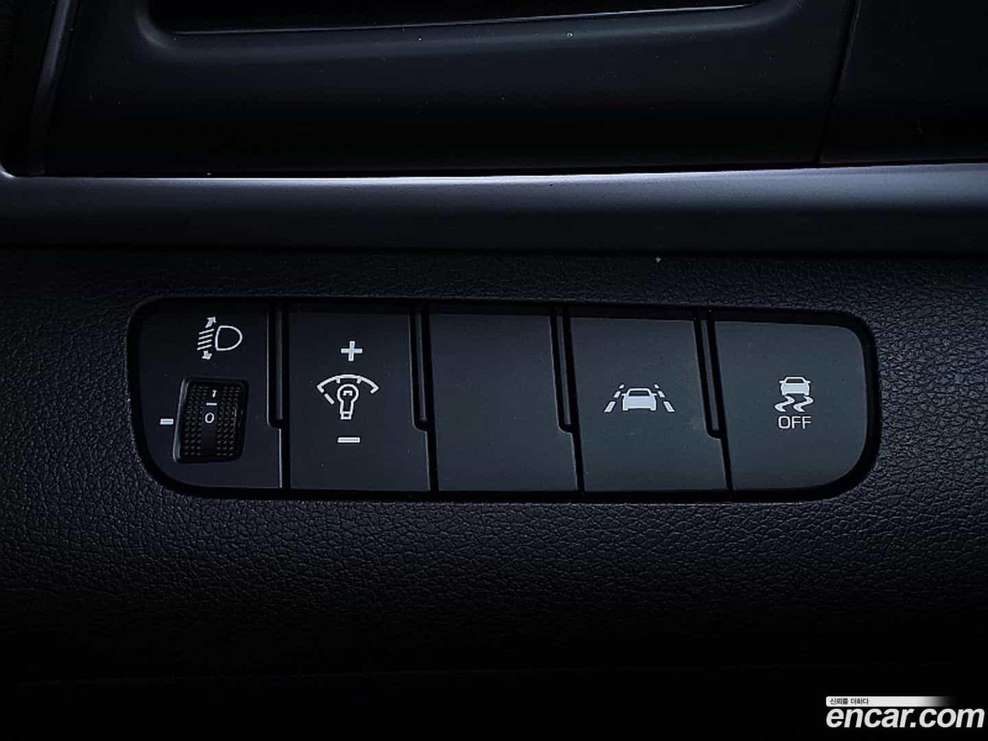 AVANTE Hyundai 2018.9-OPTION-018