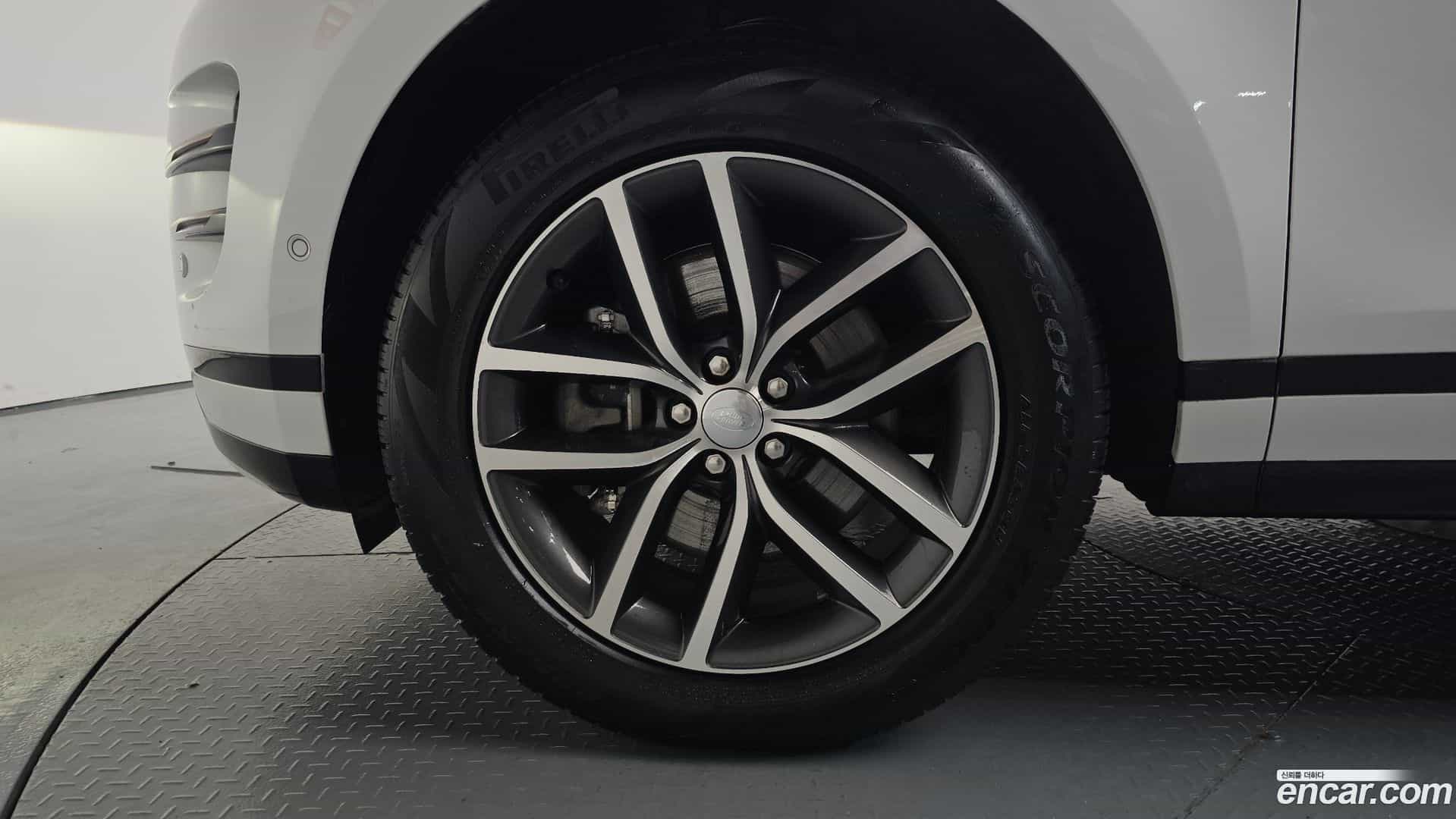 Range Rover Evoque Land Rover 2025.2-OUTER-005