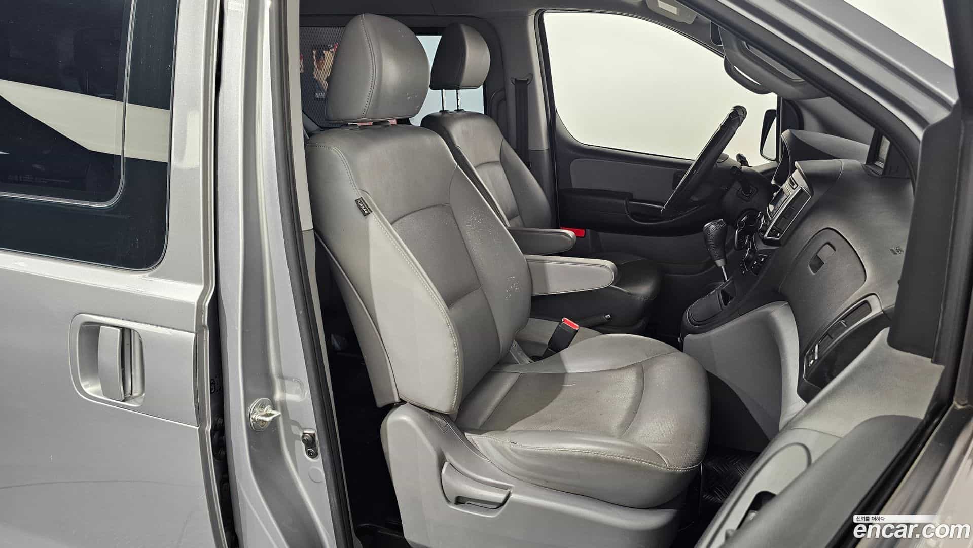 Starex Hyundai 2019.3-INNER-036