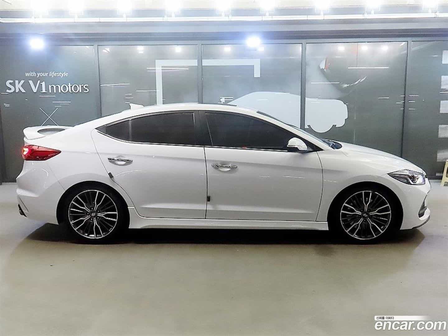 AVANTE Hyundai 2017.6-OUTER-003
