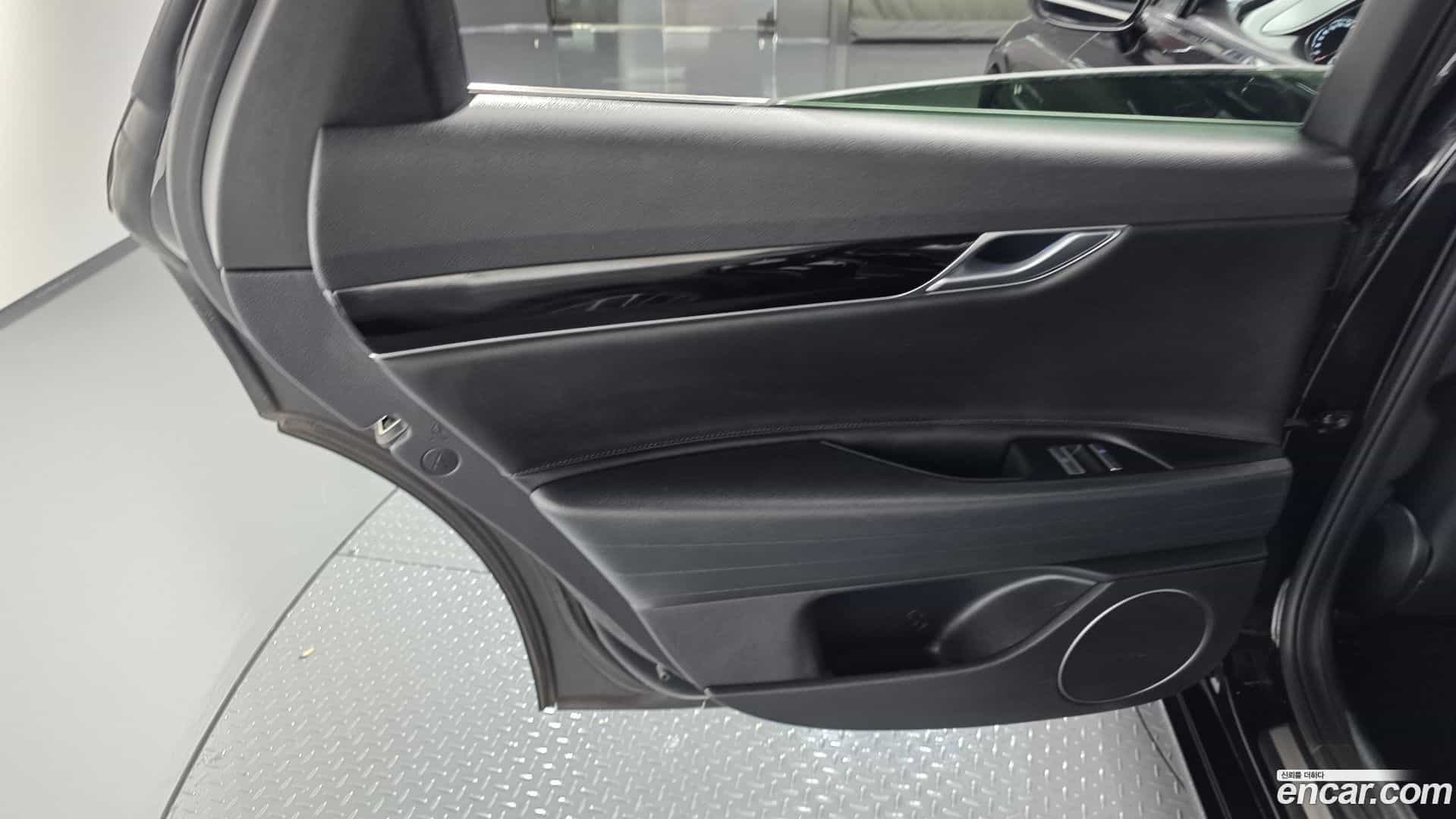 G80 Genesis 2021.0-INNER-035