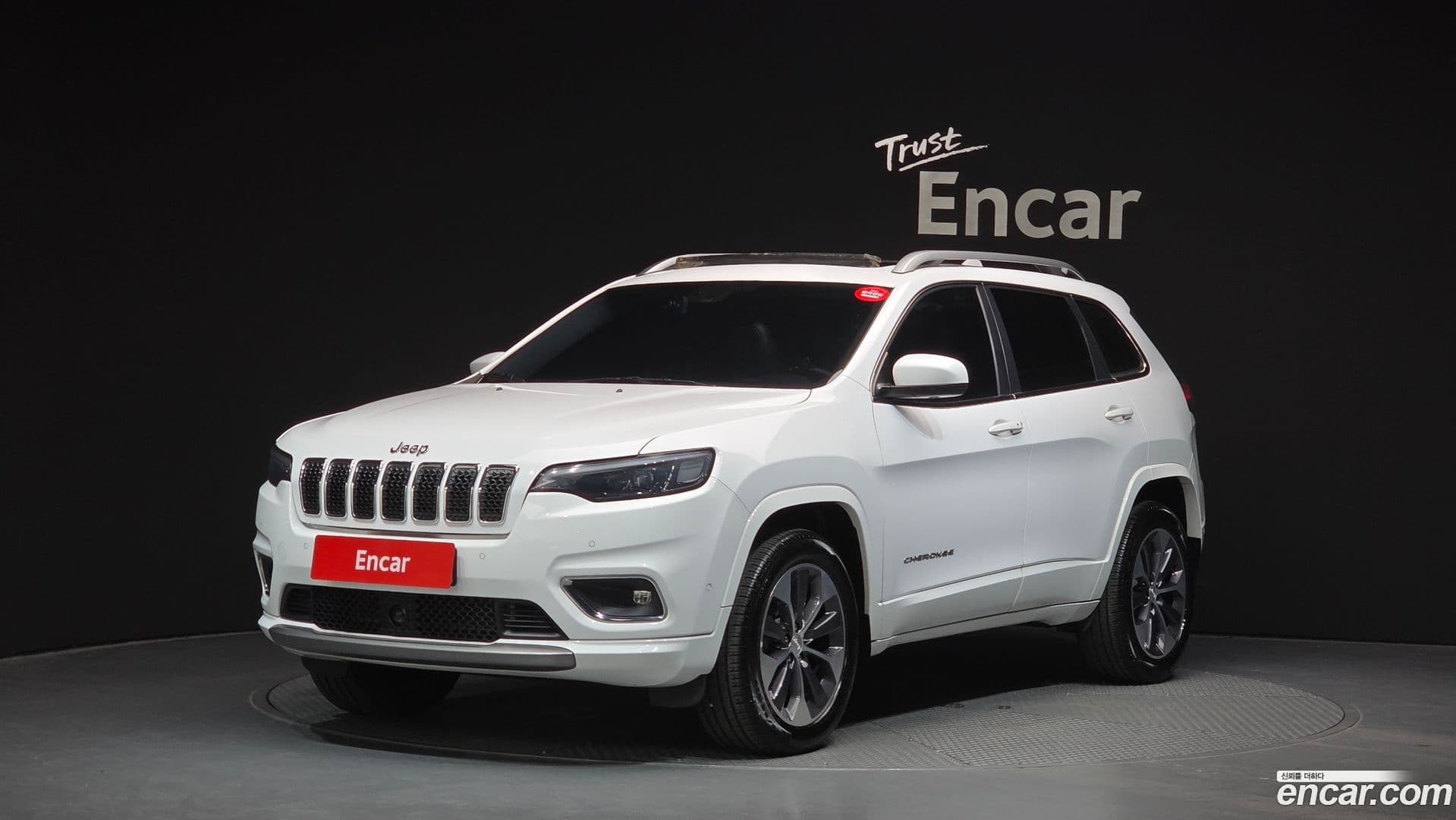 Main__Slider__Photo:Cherokee Jeep 2020.9-0