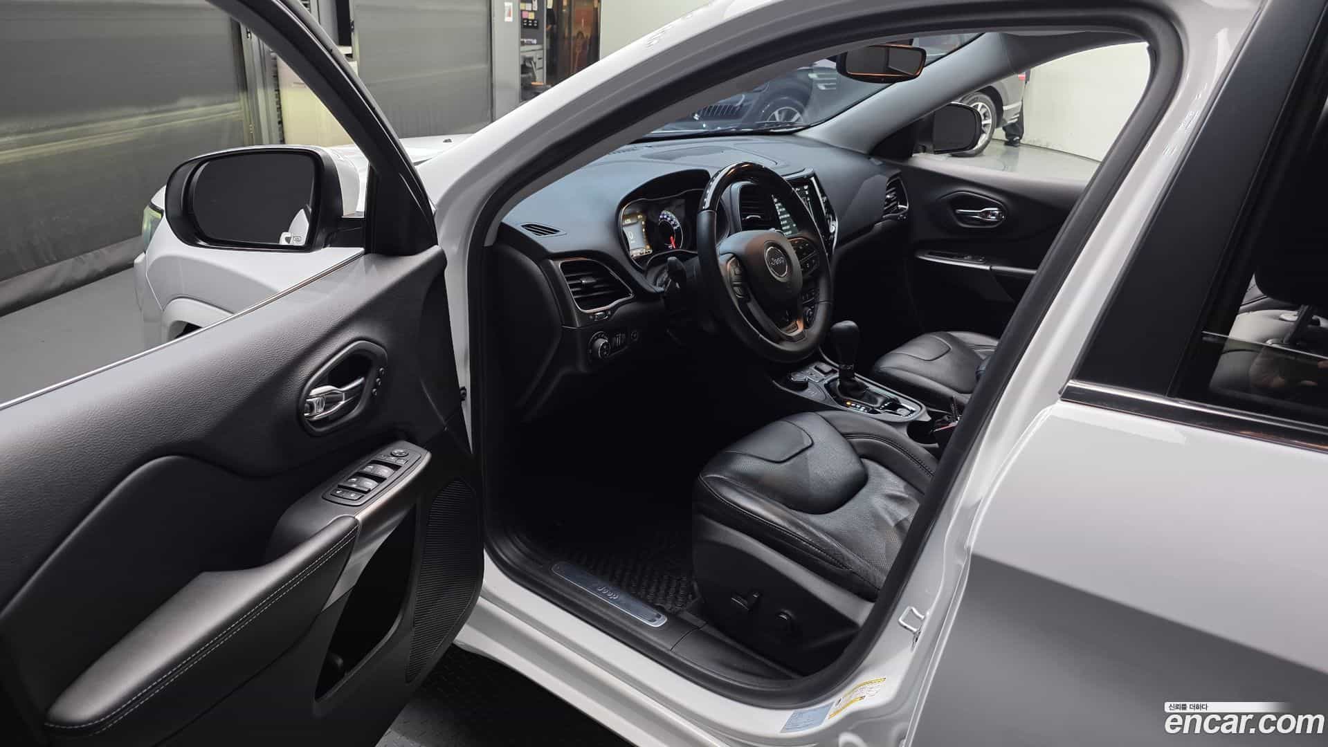Cherokee Jeep 2020.9-INNER-010