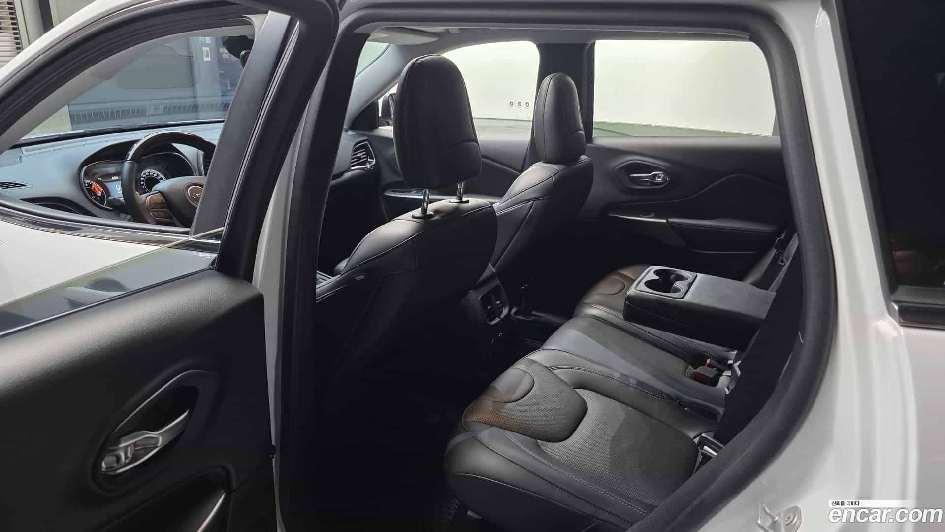 Cherokee Jeep 2020.9-OPTION-015