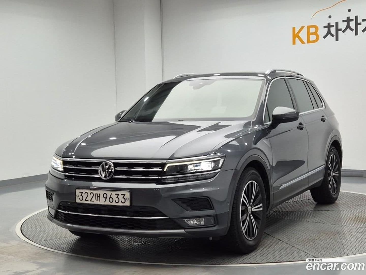 Main__Slider__Photo:Tiguan Volkswagen 2020.3-0