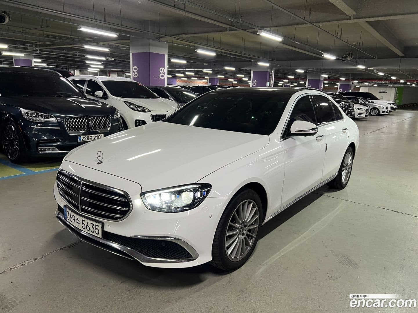 Main__Slider__Photo:E-Class Mercedes-Benz 2022.8-0