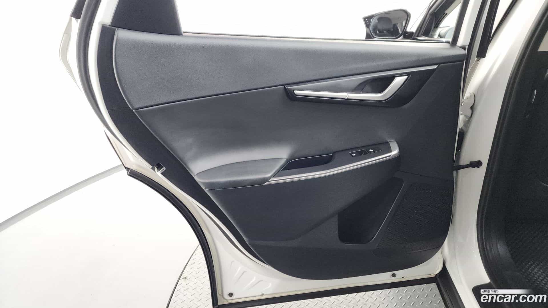 EV6 Kia 2023.2-INNER-035
