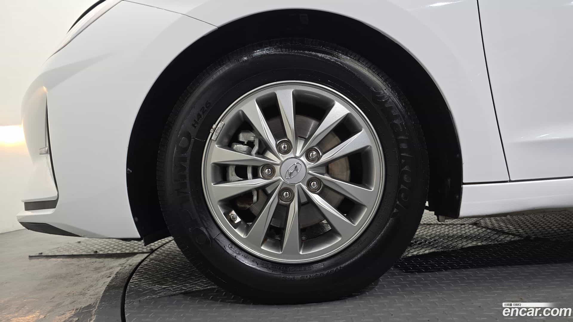 AVANTE Hyundai 2019.5-OUTER-005
