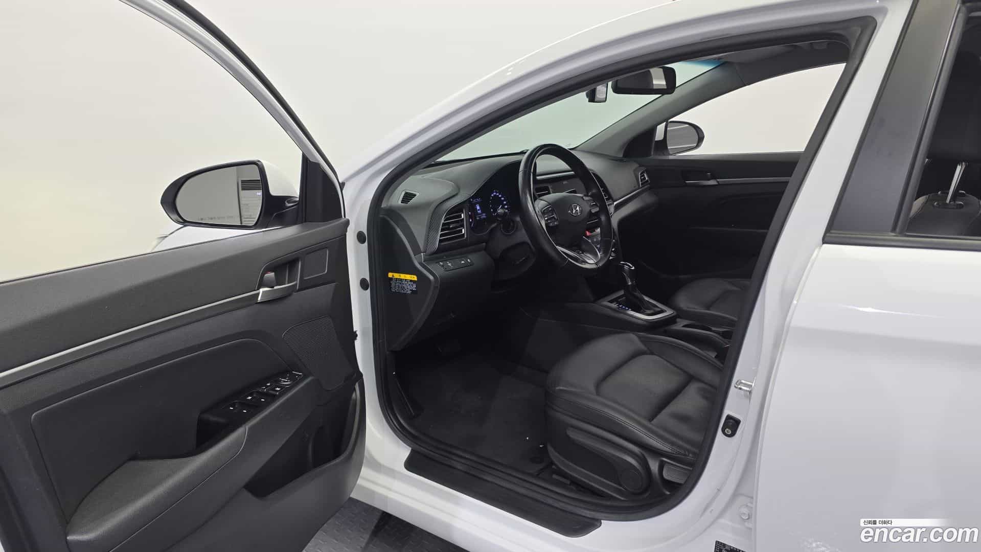 AVANTE Hyundai 2019.5-INNER-010