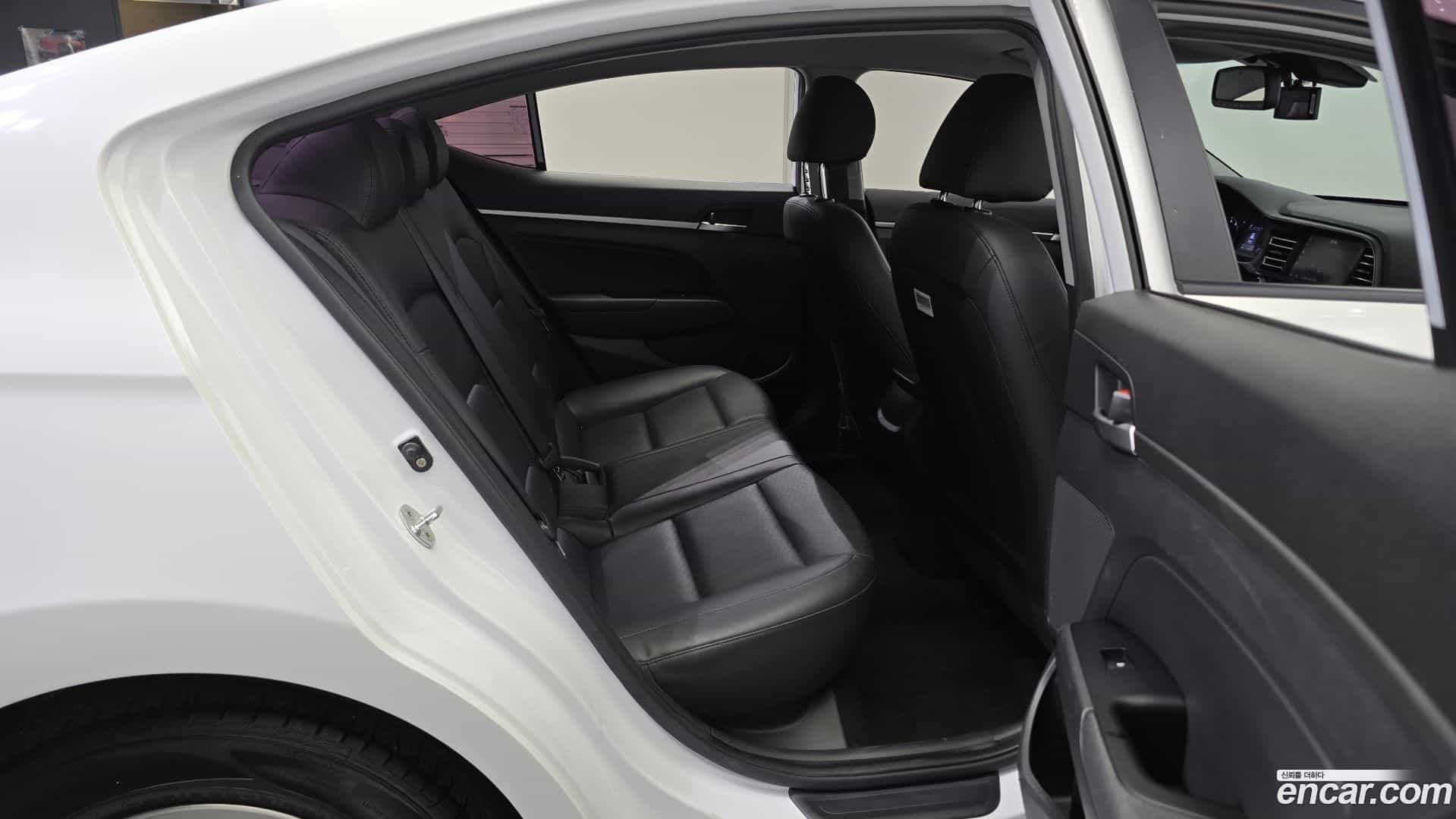 AVANTE Hyundai 2019.5-OPTION-015