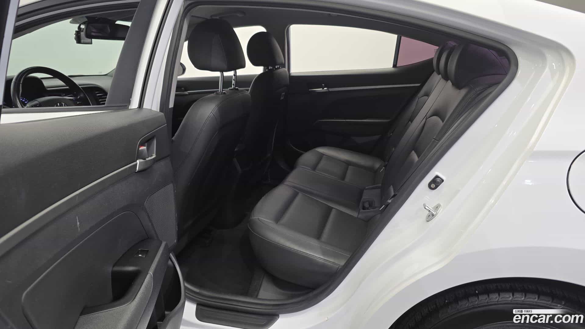 AVANTE Hyundai 2019.5-OPTION-016