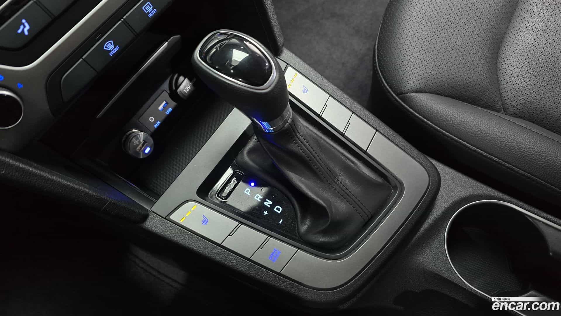 AVANTE Hyundai 2018.6-INNER-009
