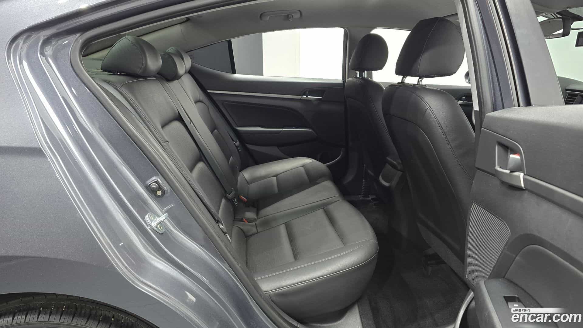 AVANTE Hyundai 2018.6-OPTION-016