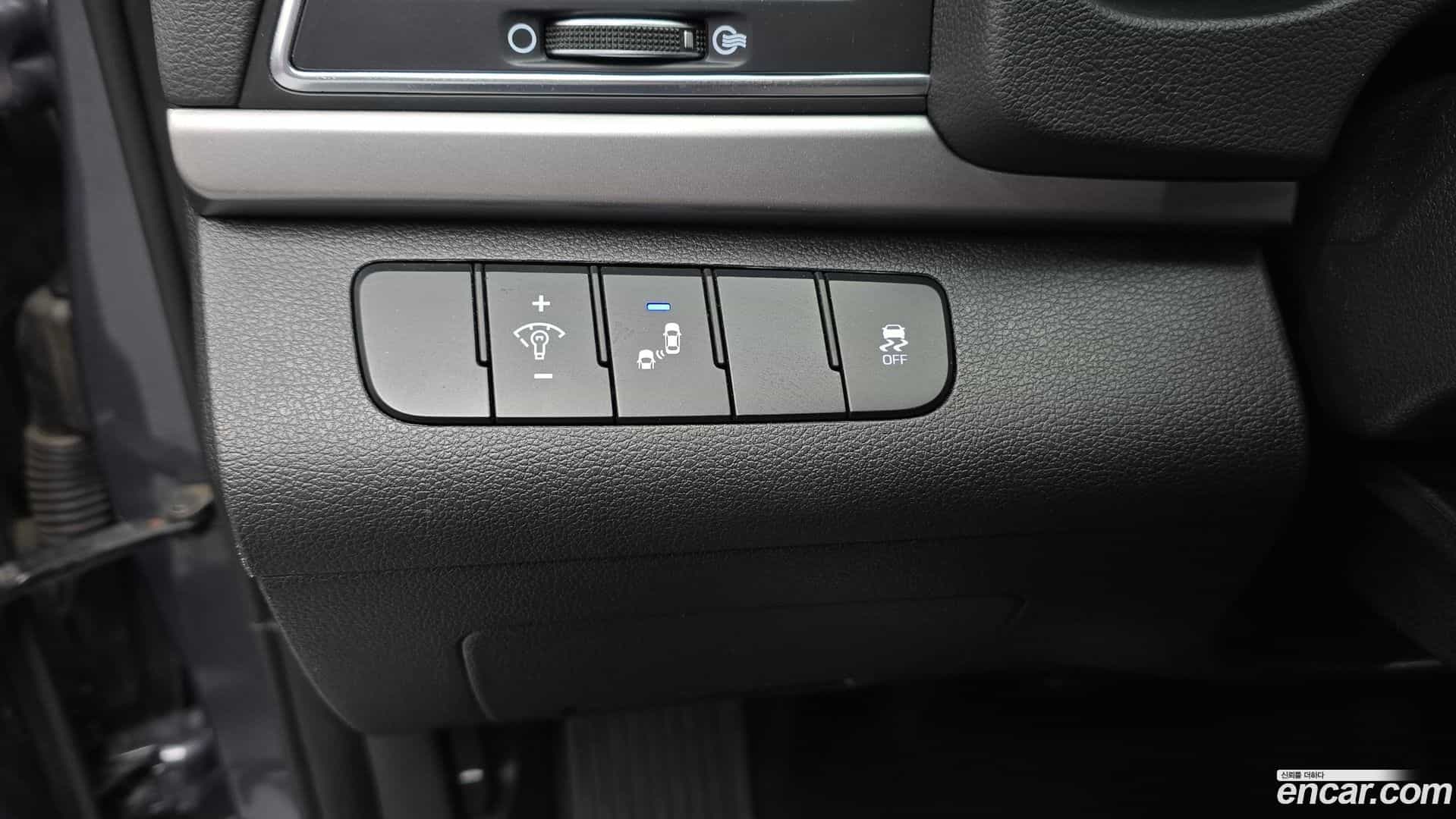 AVANTE Hyundai 2018.6-OPTION-021