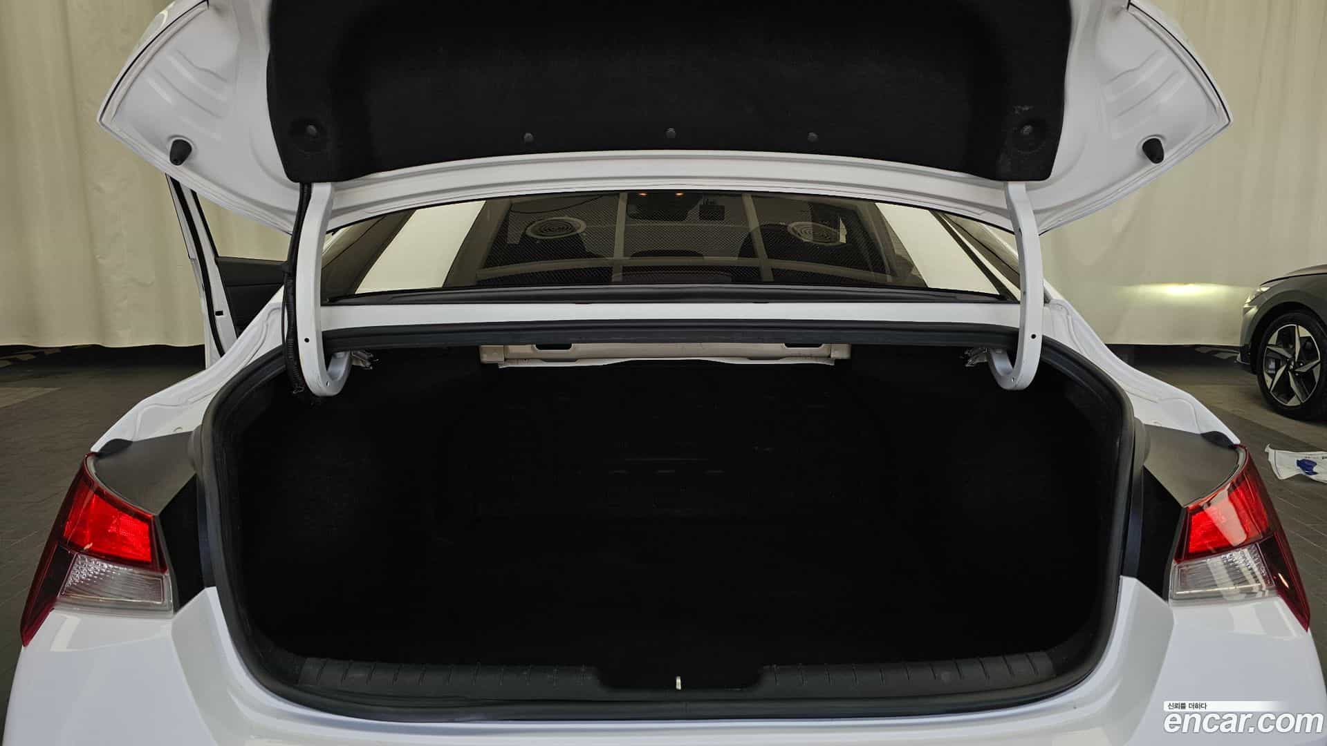 AVANTE Hyundai 2021.6-OPTION-024
