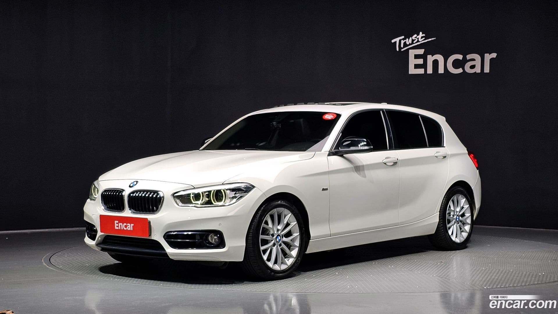Main__Slider__Photo:1-Series BMW 2015.10-0