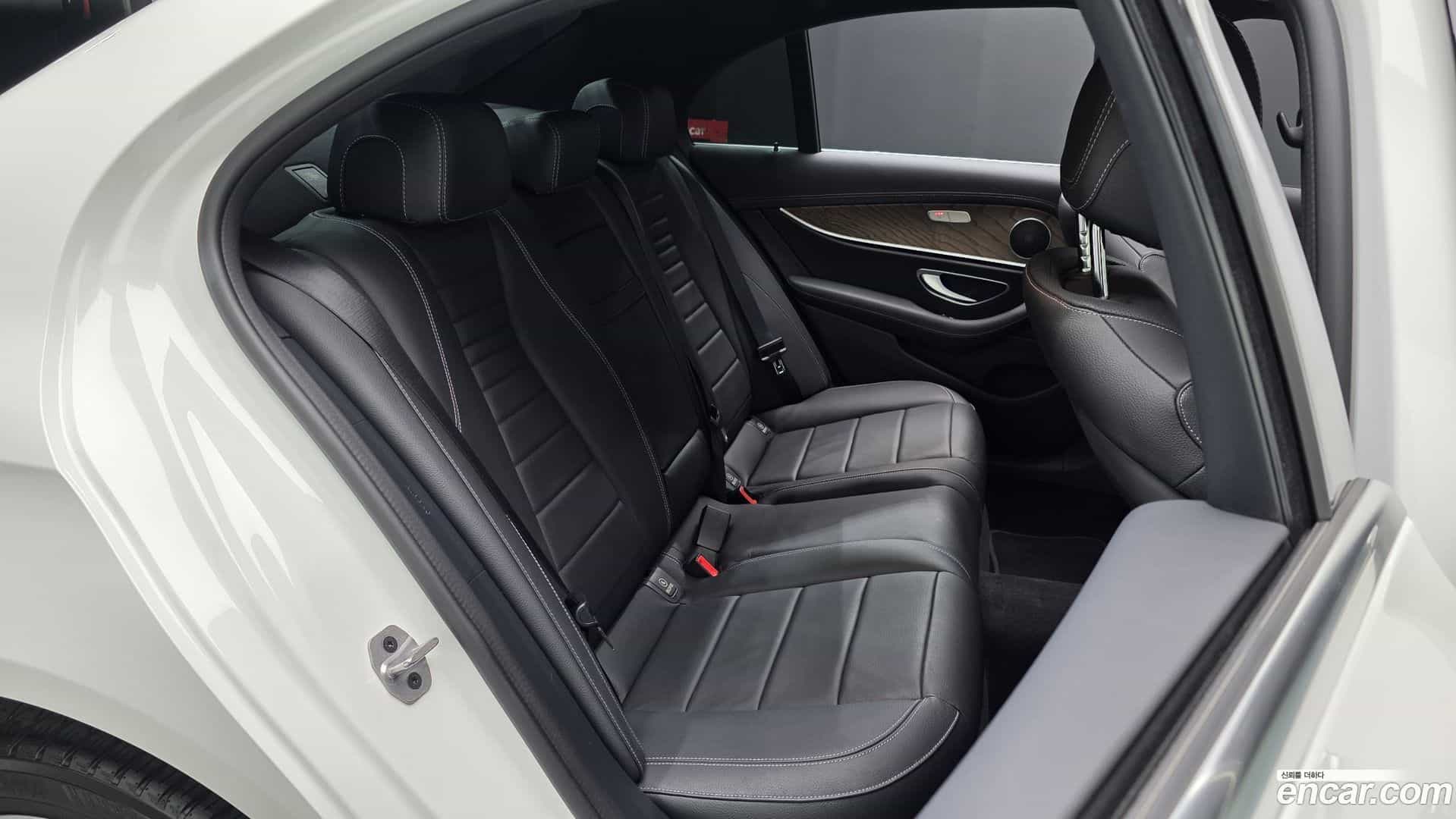 E-Class Mercedes-Benz 2023.8-OPTION-015