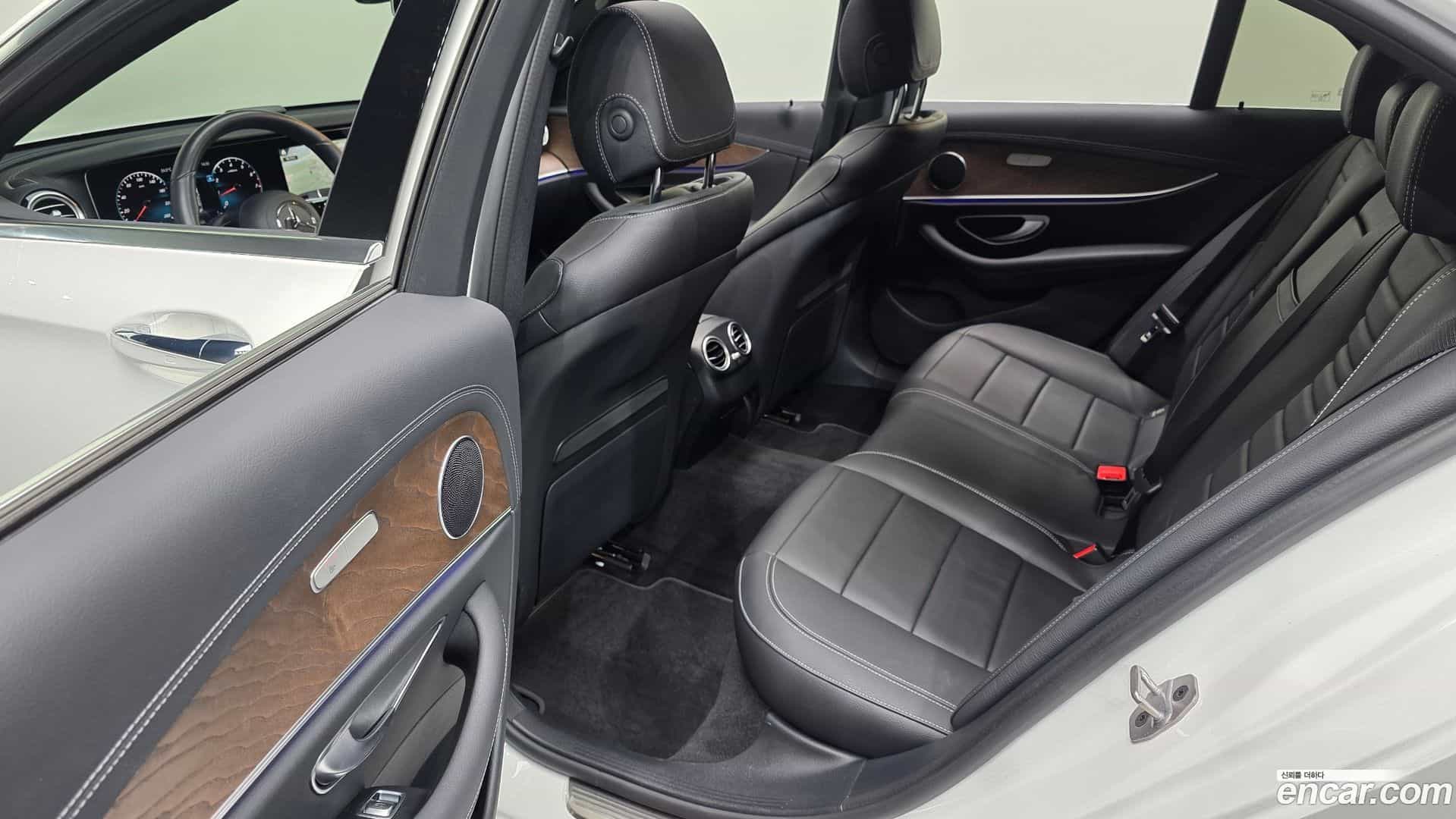 E-Class Mercedes-Benz 2023.8-OPTION-016