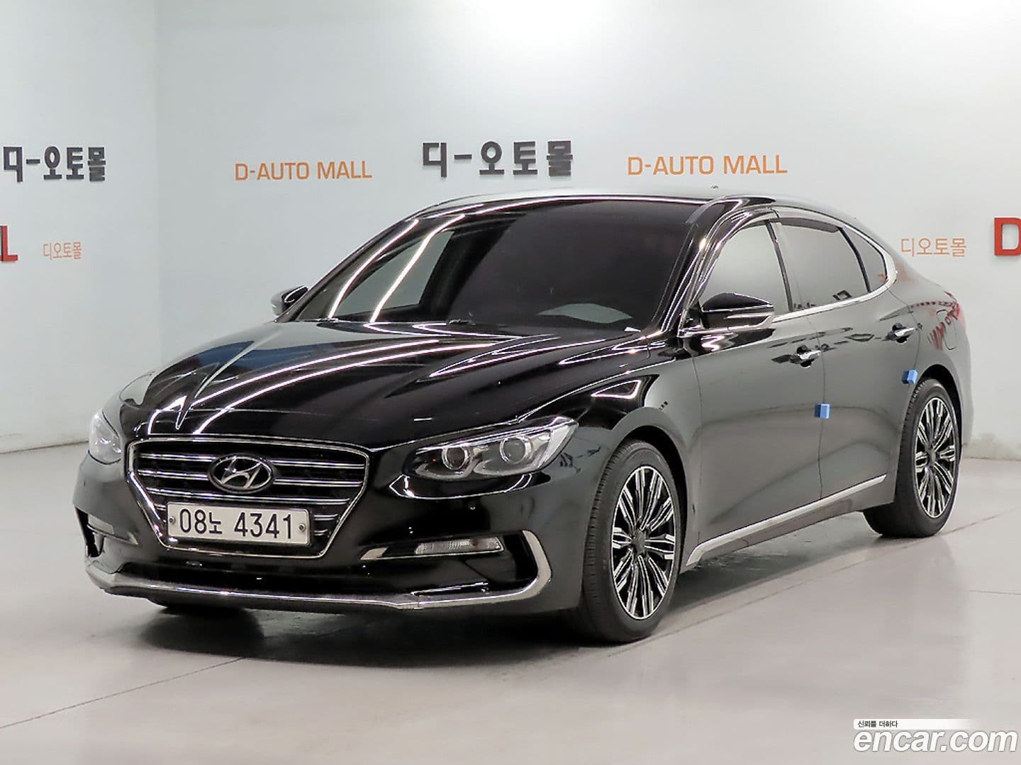 Main__Slider__Photo:Grandeur Hyundai 2017.3-0