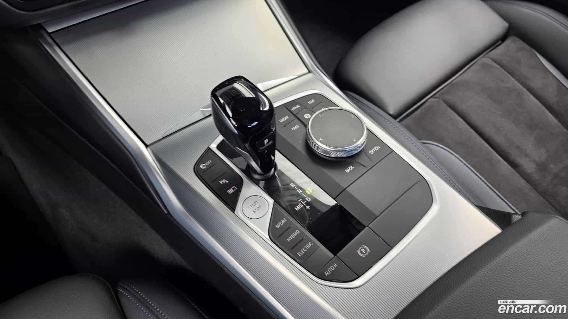 3-Series BMW 2022.3-INNER-009
