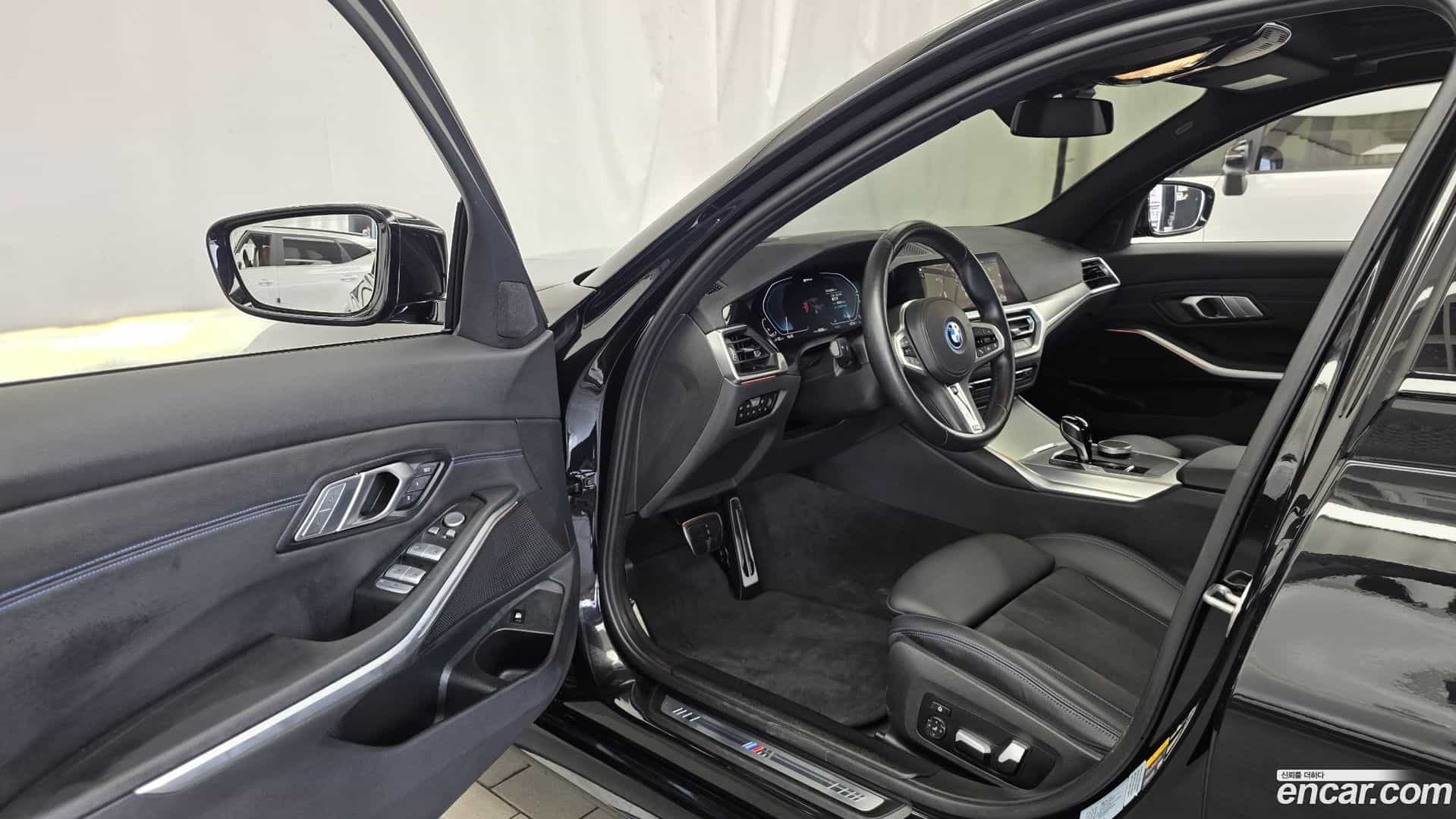 3-Series BMW 2022.3-INNER-010