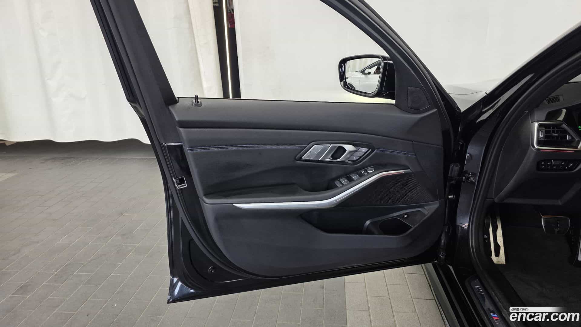 3-Series BMW 2022.3-INNER-034
