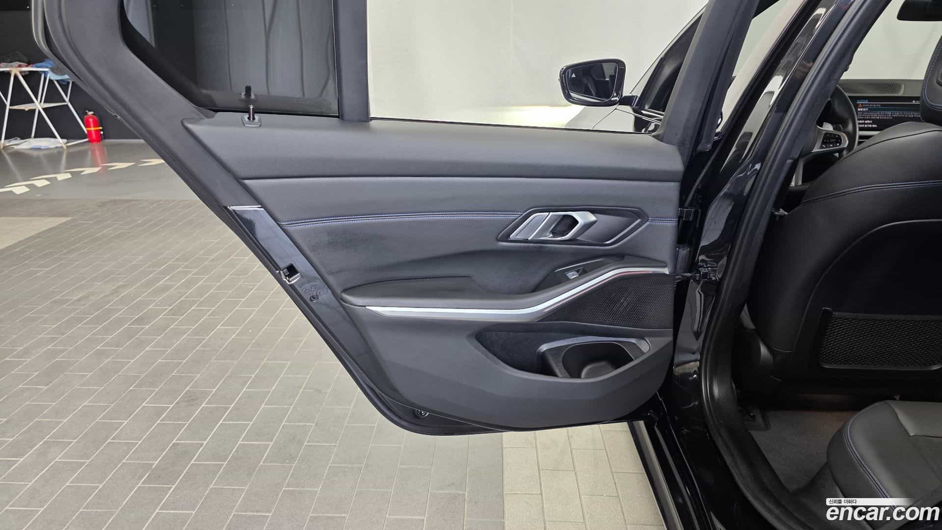 3-Series BMW 2022.3-INNER-035