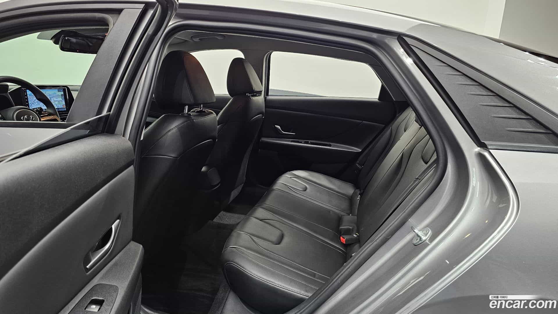 AVANTE Hyundai 2021.6-OPTION-016