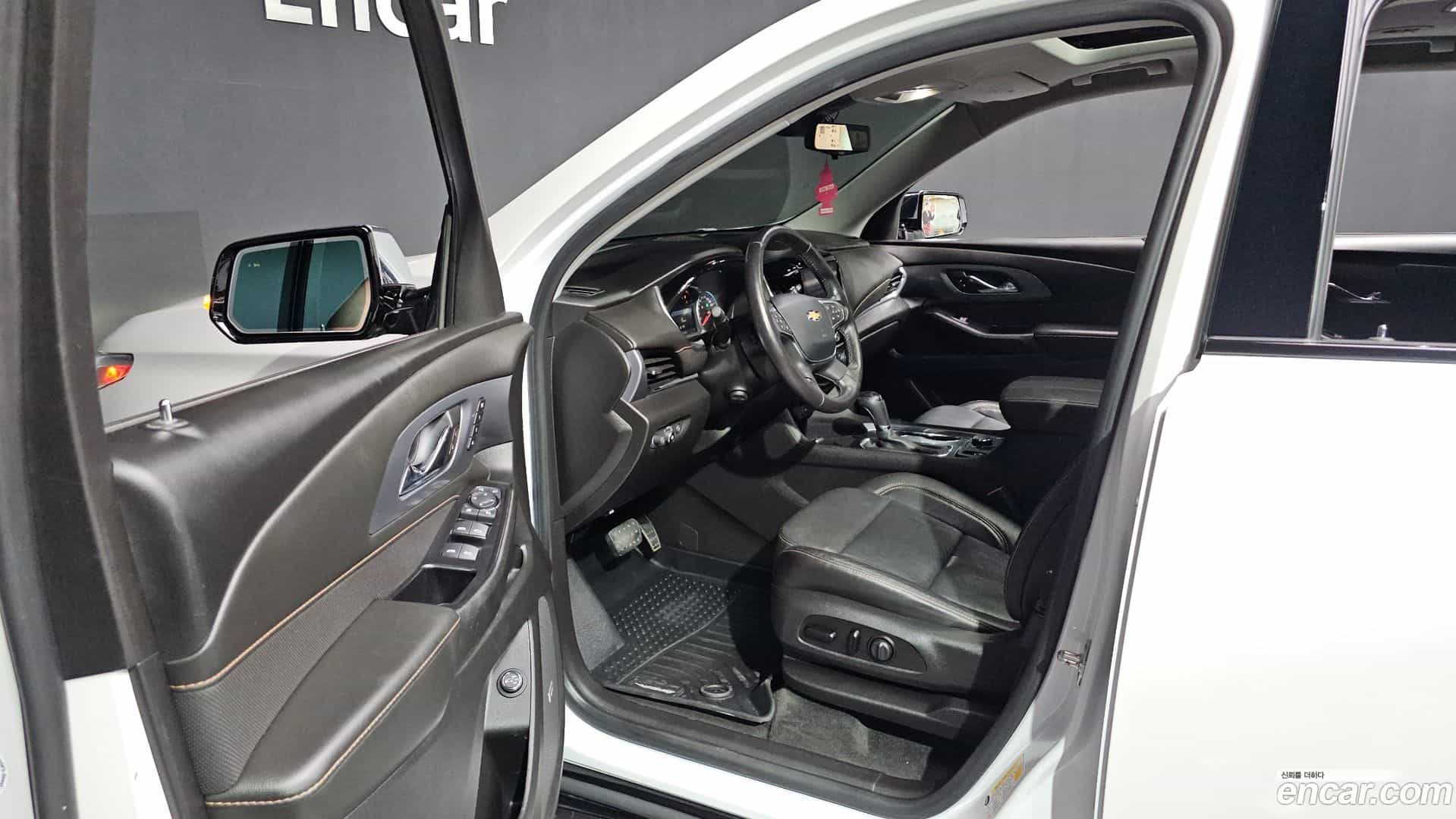 Traverse Chevrolet 2020.5-INNER-010