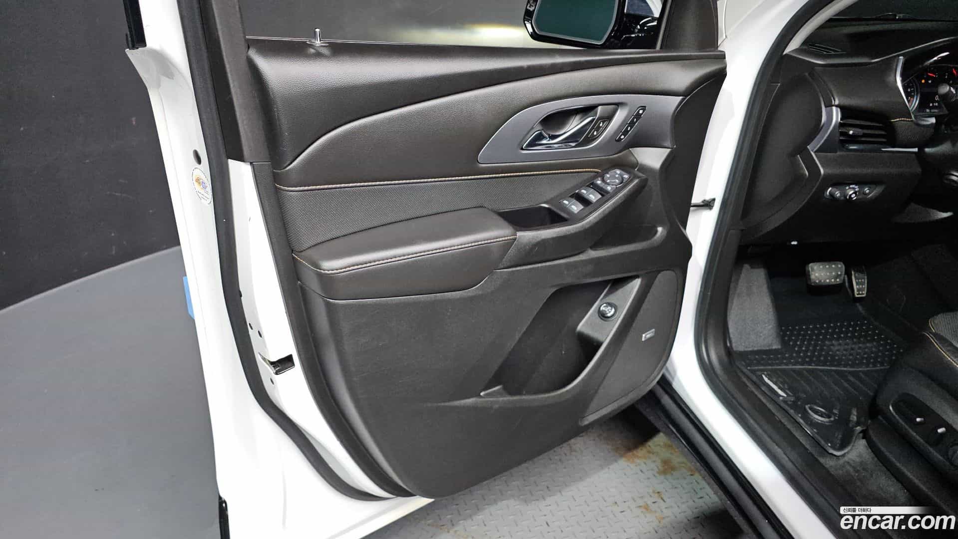 Traverse Chevrolet 2020.5-INNER-034