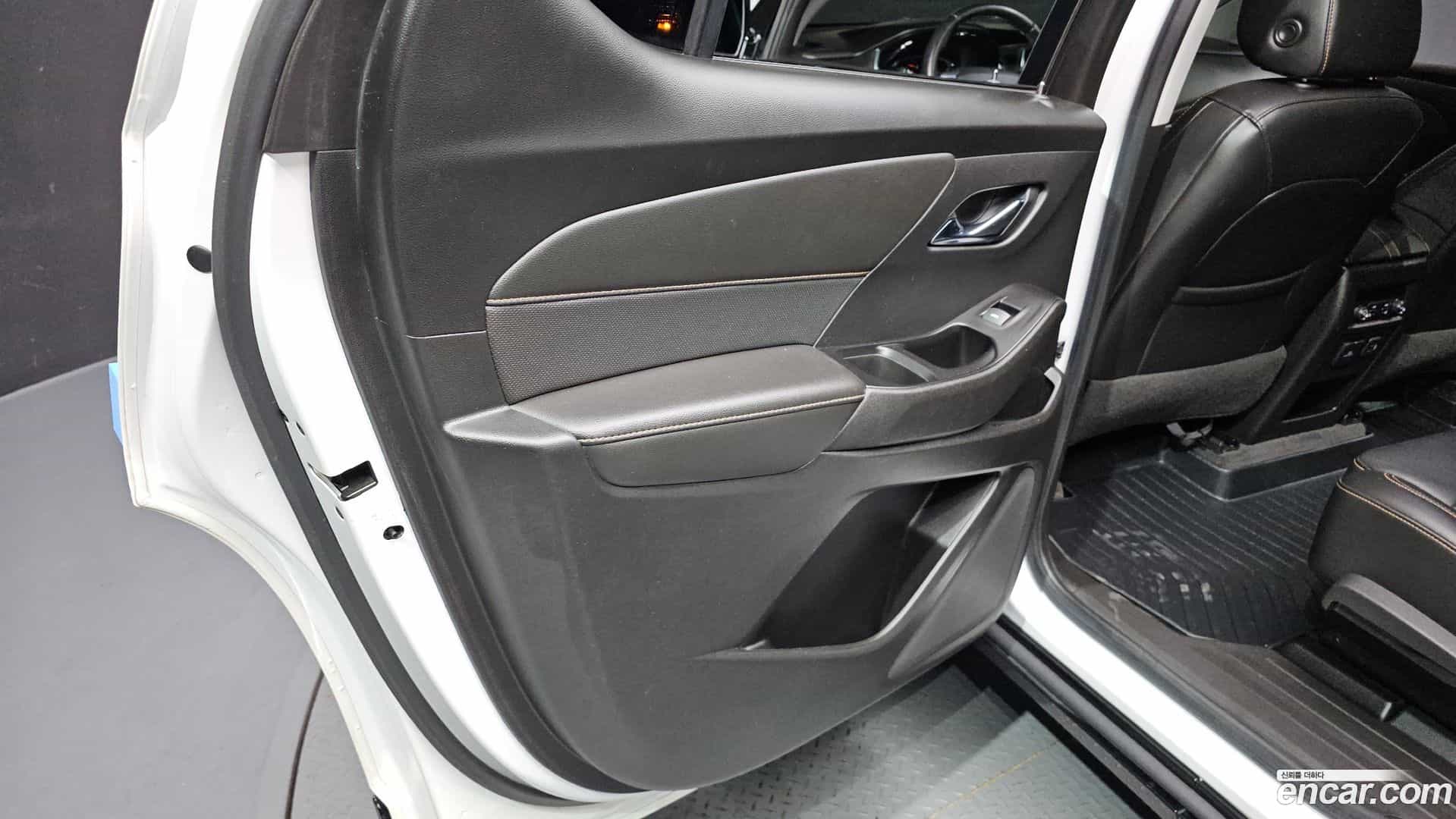 Traverse Chevrolet 2020.5-INNER-035