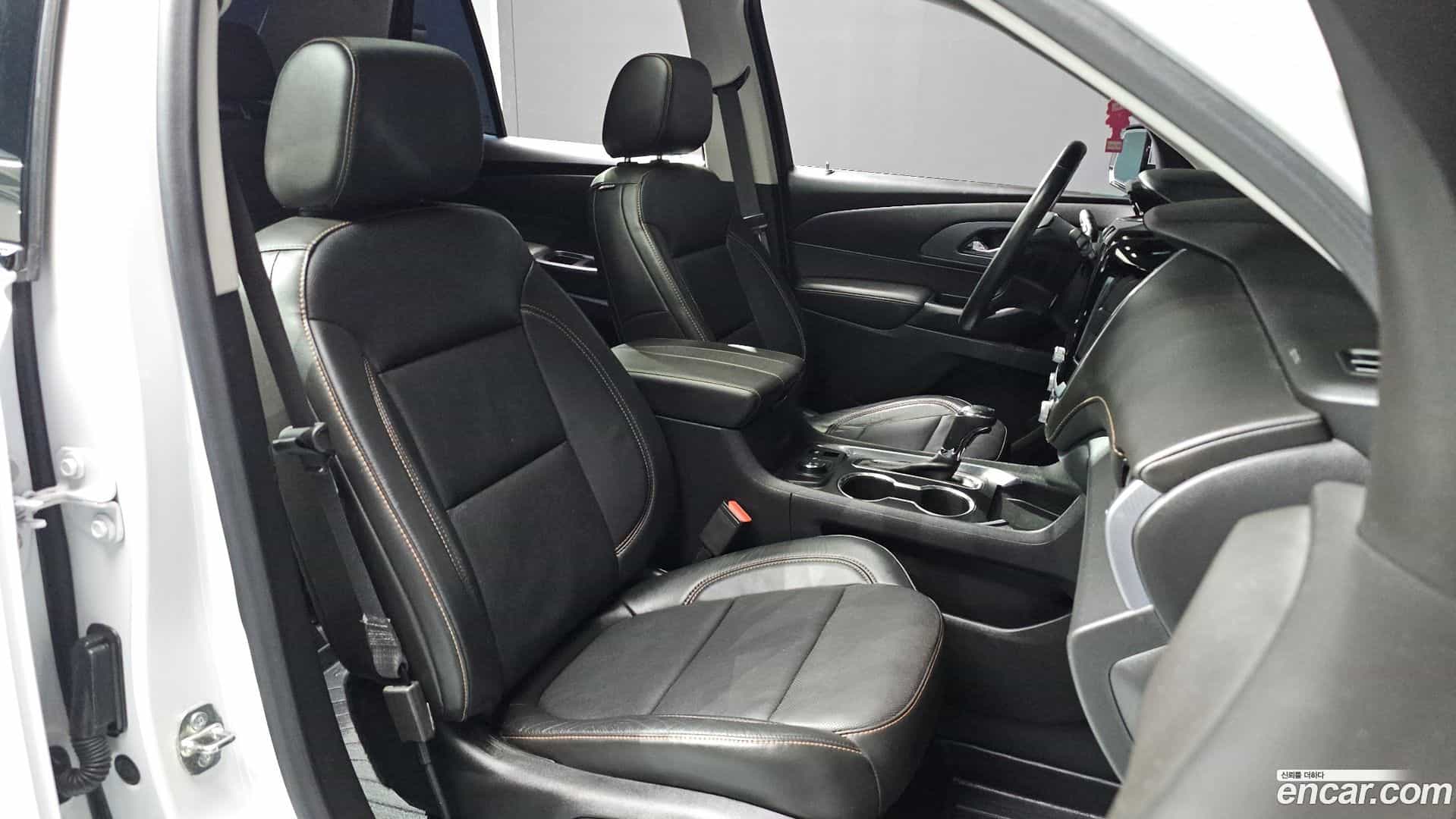Traverse Chevrolet 2020.5-INNER-036