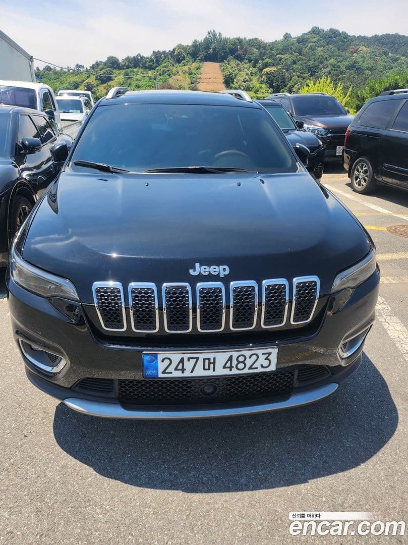 Main__Slider__Photo:Cherokee Jeep 2021.6-0