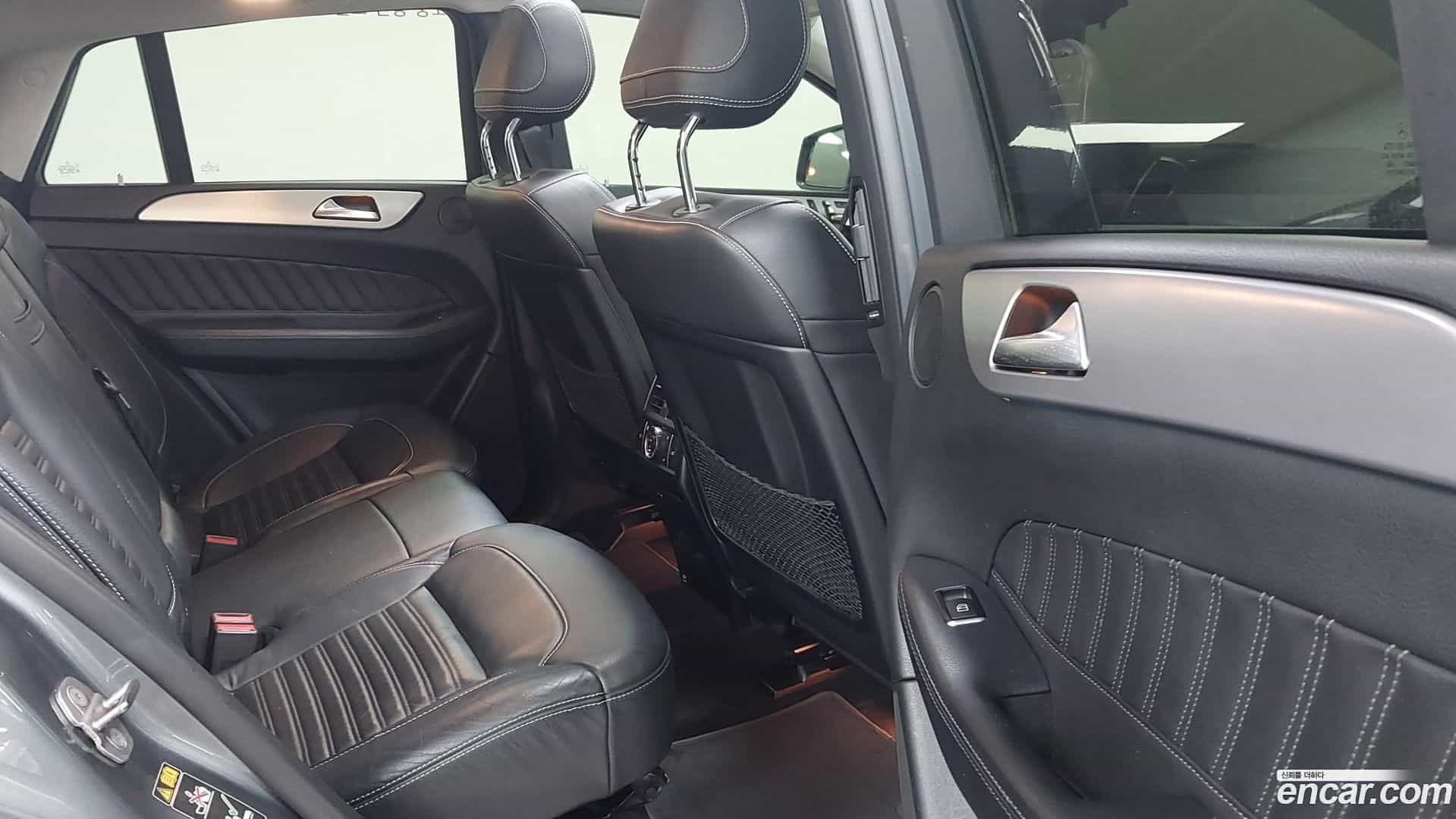 GLE-Class Mercedes-Benz 2018.4-INNER-010