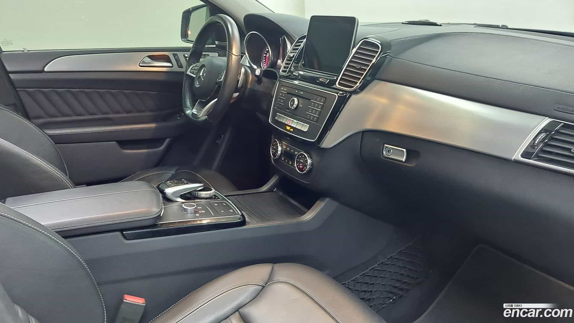 GLE-Class Mercedes-Benz 2018.4-OPTION-017
