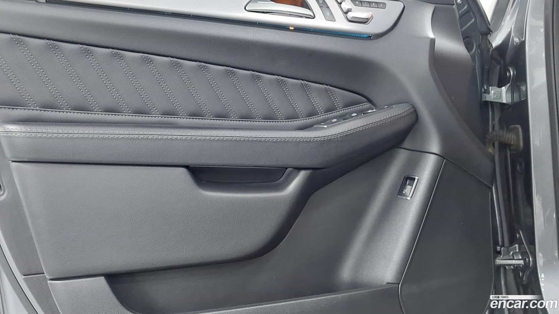 GLE-Class Mercedes-Benz 2018.4-OPTION-018