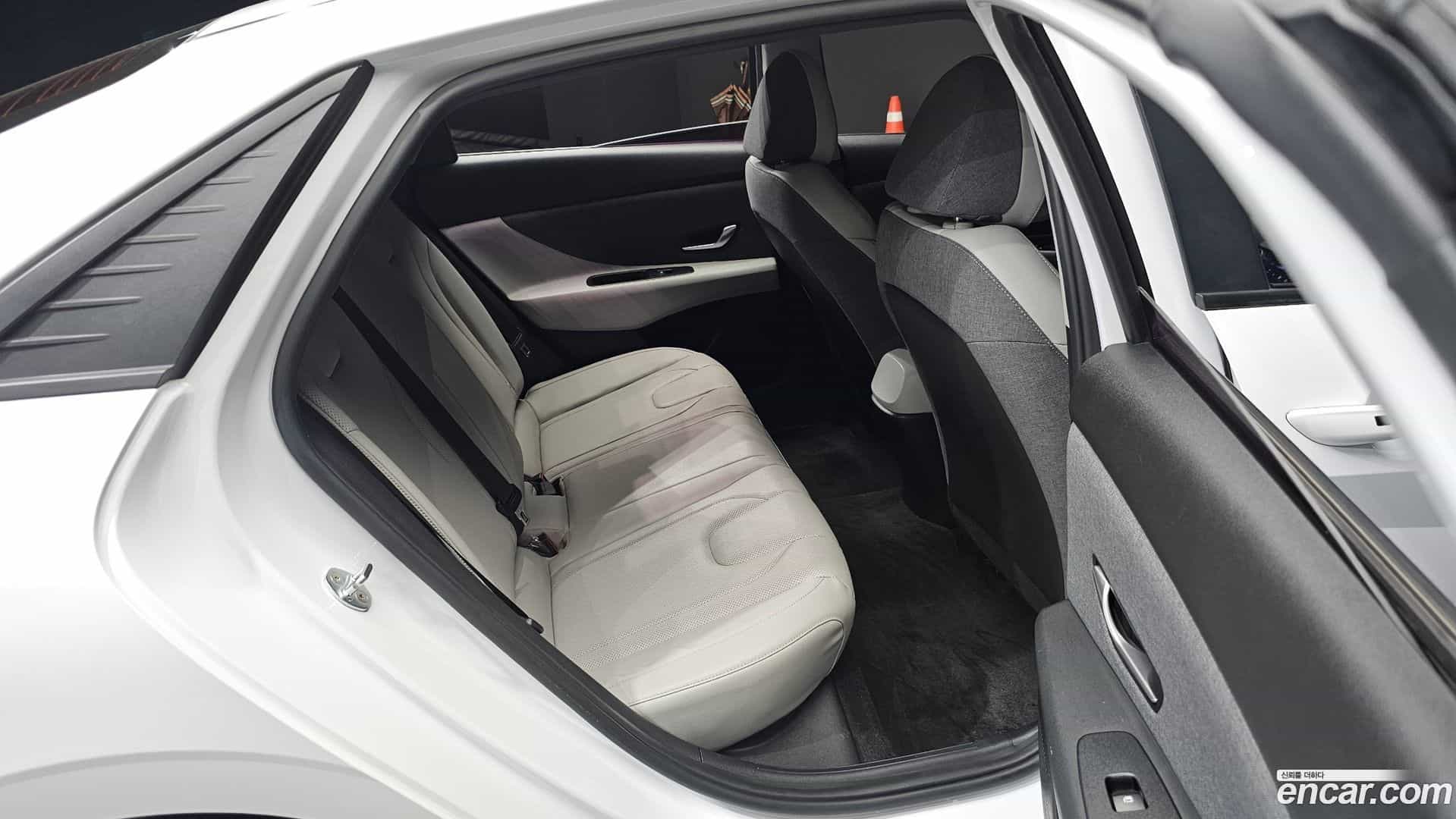 AVANTE Hyundai 2021.4-OPTION-015
