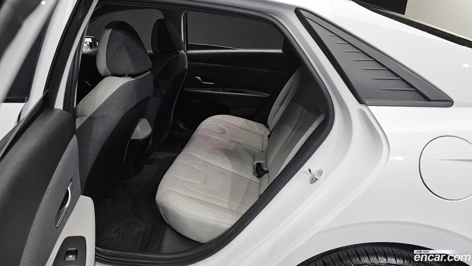 AVANTE Hyundai 2021.4-OPTION-016